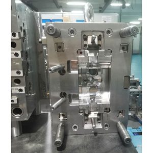 инжекционна форма за плувни очила